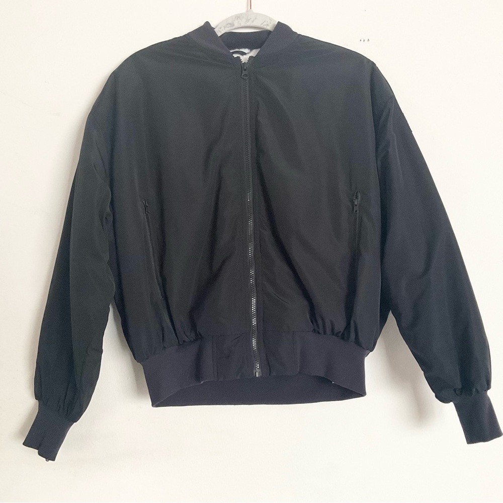 Alo Yoga Faux Fur Urbanite Bomber Jacket in Black/Ivory XS - Picture 6 of 16